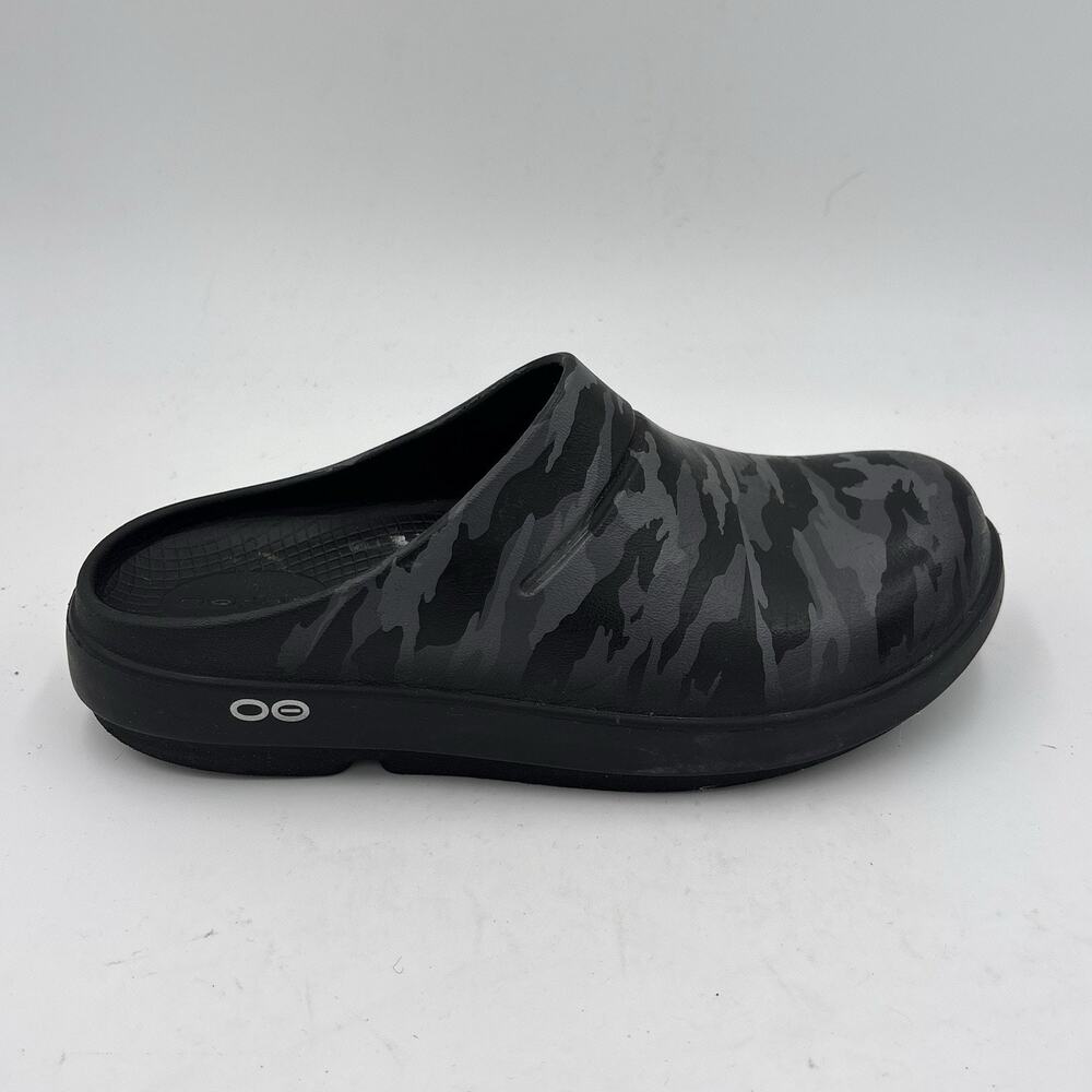 Oofos OOCloog Women's Size 7 Black And Grey Limited Edition Recovery Clog